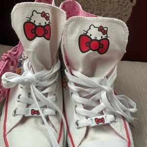 hello kitty converse all star 🎉🎉🎁🎊🎉🎉🎉🎉🎉🎉🎉🎉🎉🎉